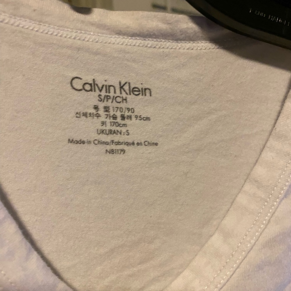 Basic white tank - Picture 3 of 3